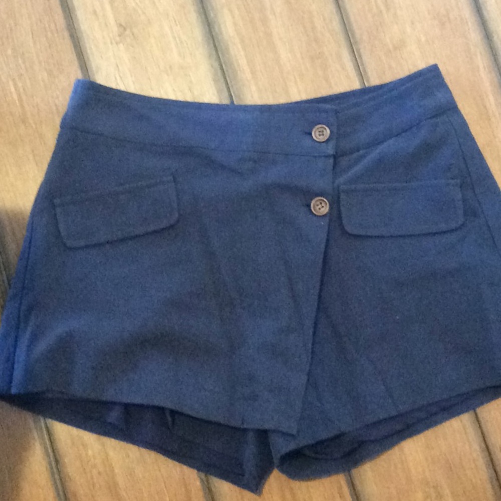 Very  J  navy blue Linen shorts NWT